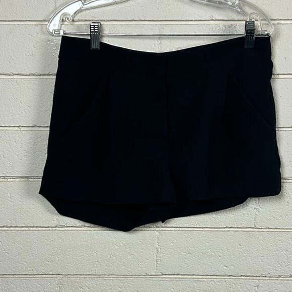 Aritzia Wilfred Black Shorts size 6 - Picture 6 of 7